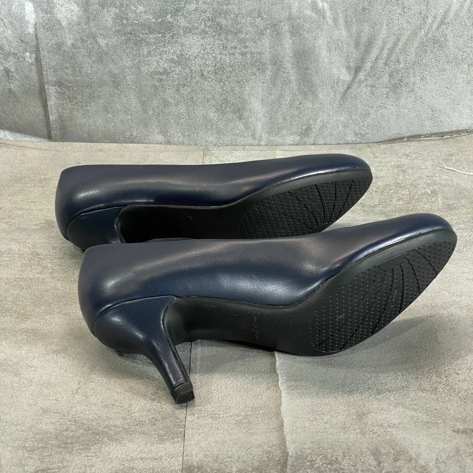 EASY STREET Women's Wide New Navy Passion Round-Toe Slip-On Pumps SZ 6W