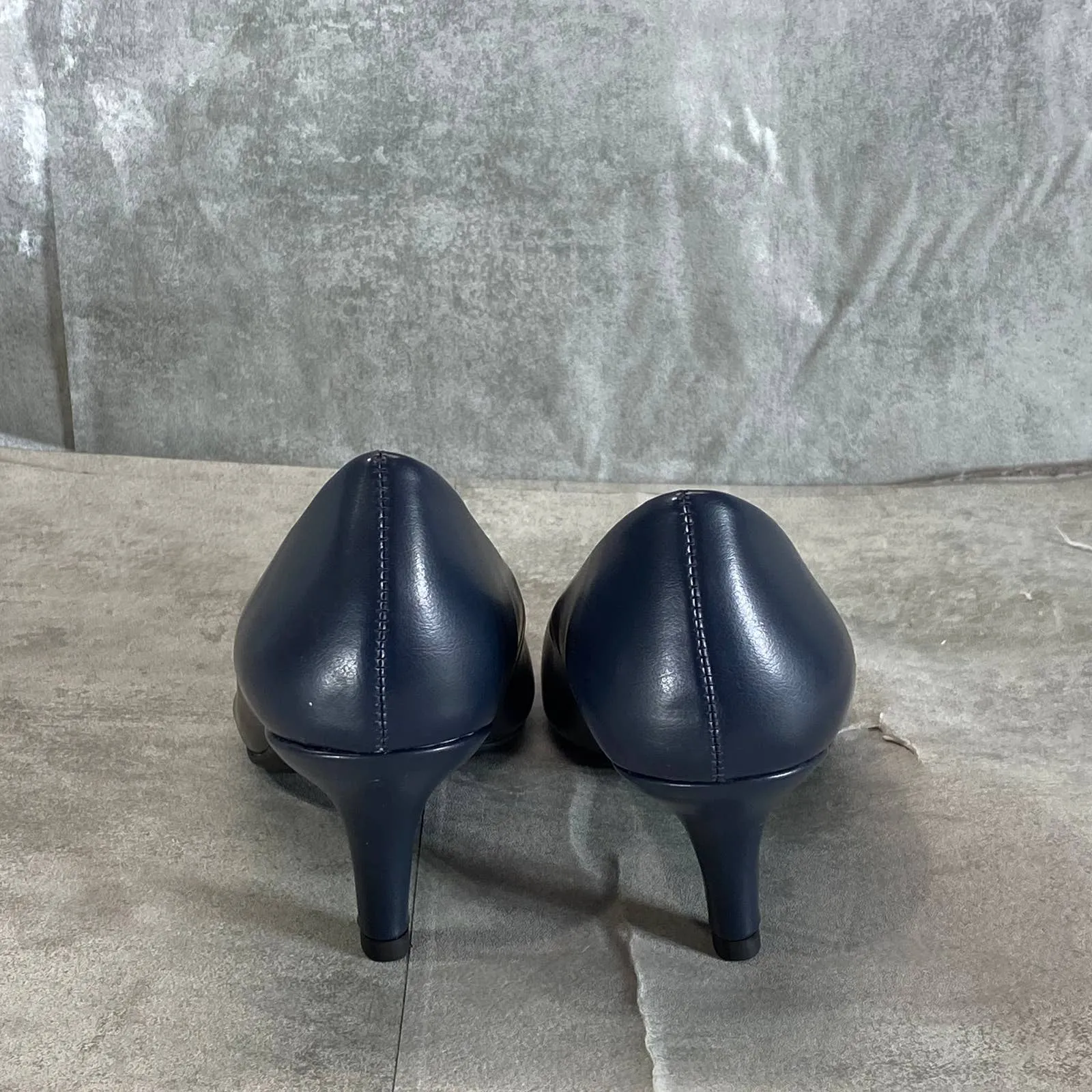 EASY STREET Women's Wide New Navy Passion Round-Toe Slip-On Pumps SZ 6W
