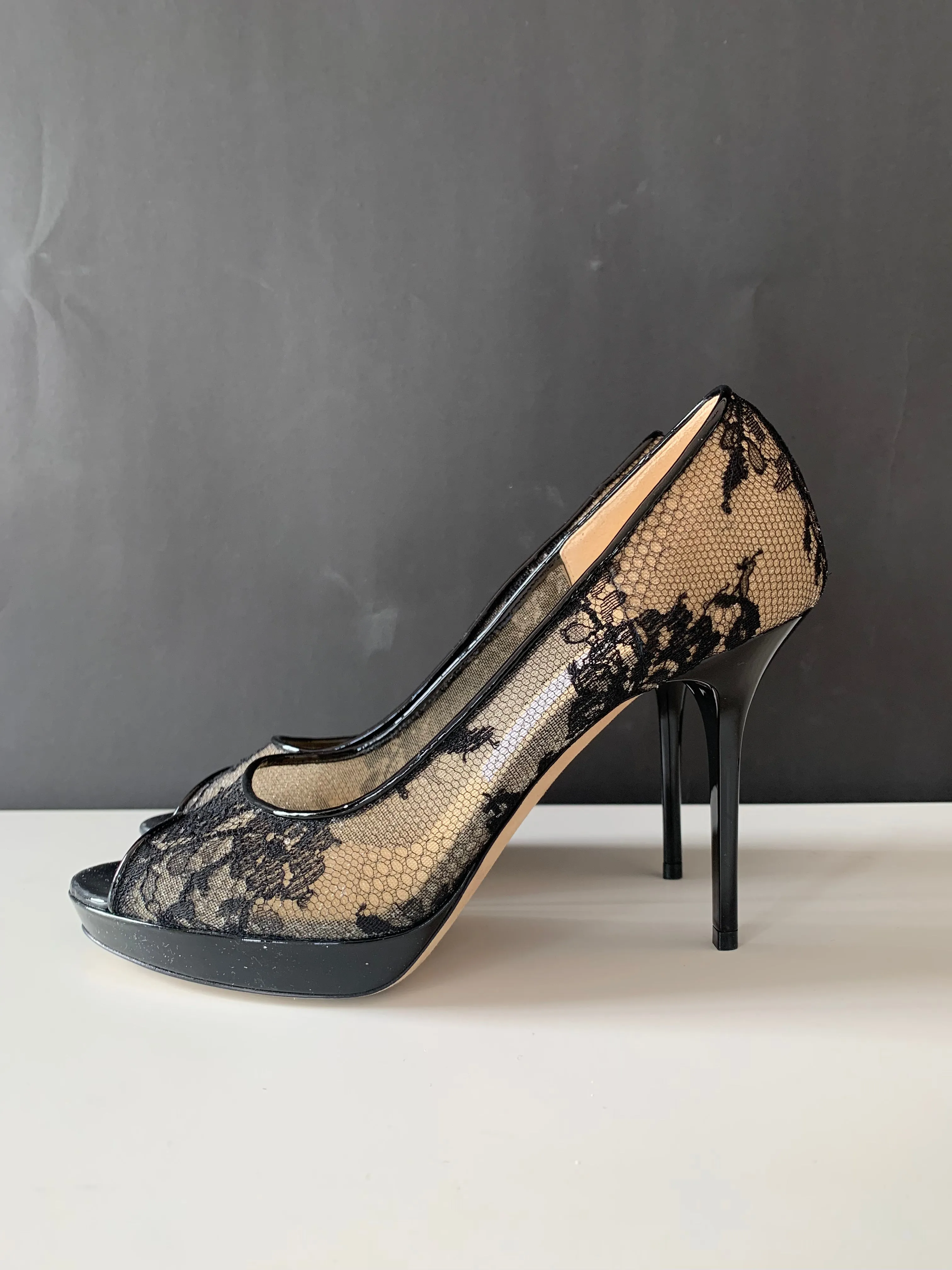 <B>JIMMY CHOO</B> <BR>Luna Lace Peep Toe Pumps 37