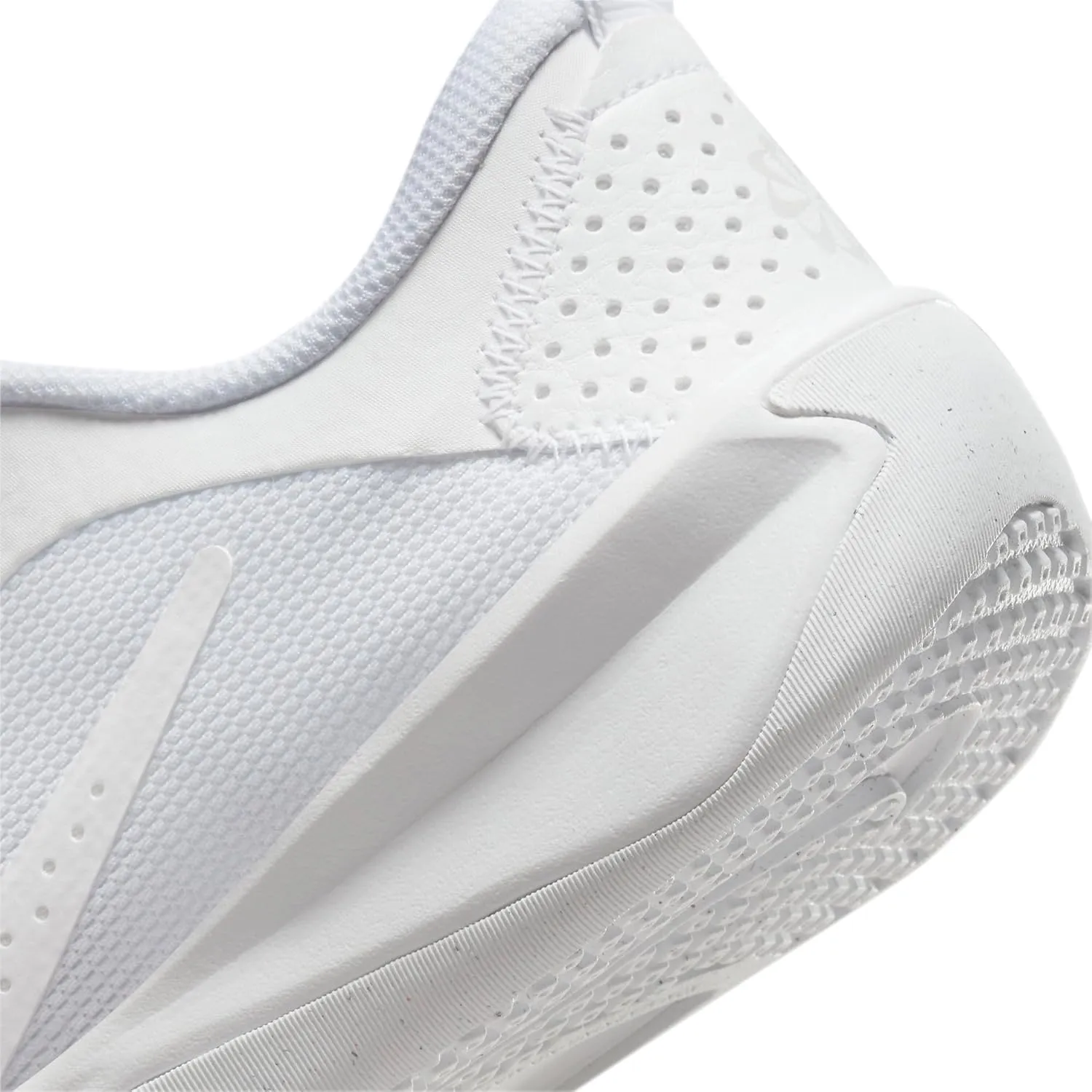 Nike Unisex-Child Omni Multi-Court (Big Kid) Sneaker